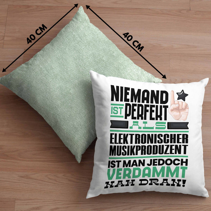 Elektronischer Musikproduzent Geschenk Kissen mit Füllung 40x40 Lustige Geschenkidee für Elektronischer Musikproduzent Geburtstag Niemand Ist Perfekt Aber Als Elektronischer Musikproduzent Ist Man Nah Dran (Grau) Grün Trendation