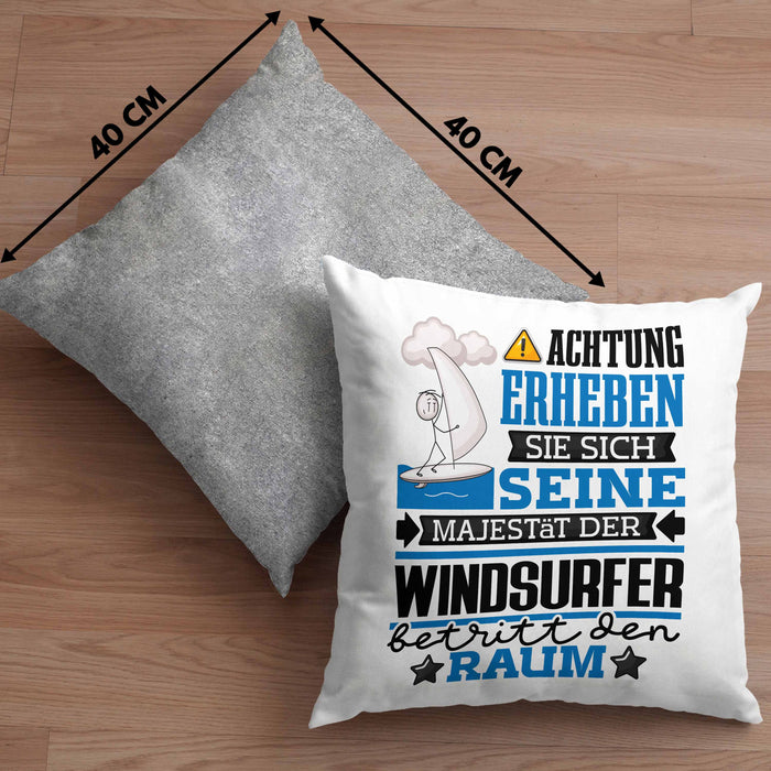 Windsurfer Geschenk Kissen mit Füllung 40x40 Lustiger Spruch Erheben Sie Sich Der Windsurfer Betritt den Raum (Grau) Grau Trendation