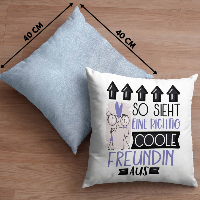 Freundin Geschenk Kissen mit Füllung 40x40 Lustig Geschenkidee für Freundin Geburtstag So Sieht Eine Richtig Coole Freundin Aus Frauen Spruch (Grau) Blau Trendation