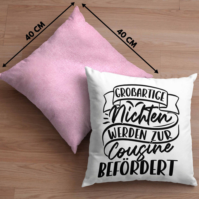 Cousine Kissen mit Füllung 40x40 Geschenk Großartige Nichten Werden Zur Cousine Befördert (Grau) Rosa Trendation
