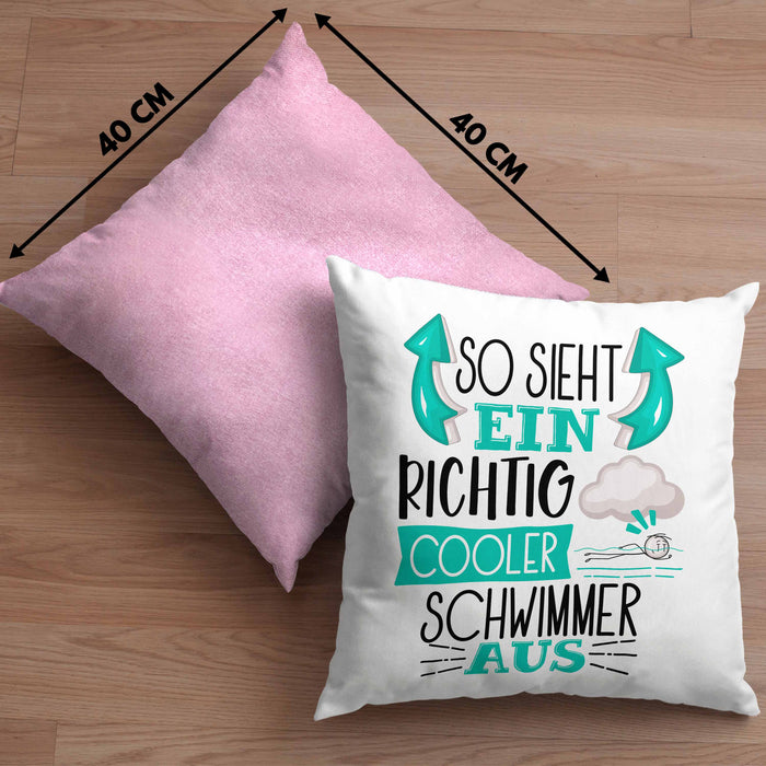 Schwimmer Kissen mit Füllung 40x40 Geschenk So Sieht Ein Richtig Cooler Schwimmer Aus Geschenkidee Spruch Lustig (Grau) Rosa Trendation