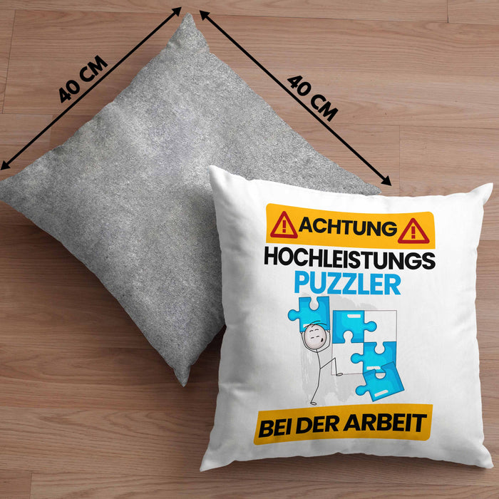 Puzzler Kissen mit Füllung 40x40 Geschenk Lustiger Spruch Geschenkidee für Puzzler Achtung Hochleistungs Puzzler Bei Der Arbeit (Grau) Grau Trendation
