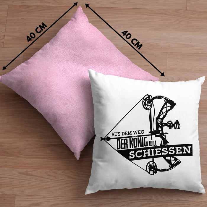 Bogenschießen Kissen mit Füllung 40x40 mit Bogenschütze Spruch - Geschenk für Pfeil und Bogen Fans Aus Dem Weg Der König Will Schießen (Grau) Rosa Trendation