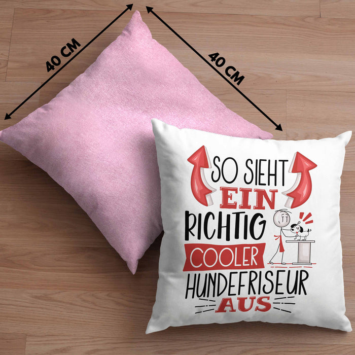 Hundefriseur Kissen mit Füllung 40x40 So Sieht Ein Richtig Cooler Hundefriseur Aus Geschenk Lustiger Spruch Geschenkidee (Grau) Rosa Trendation