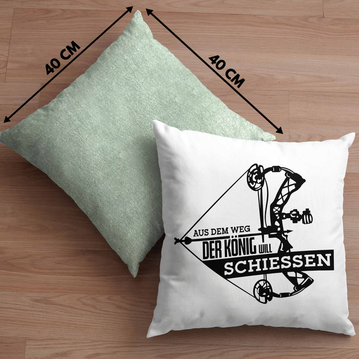 Bogenschießen Kissen mit Füllung 40x40 mit Bogenschütze Spruch - Geschenk für Pfeil und Bogen Fans Aus Dem Weg Der König Will Schießen (Grau) Grün Trendation