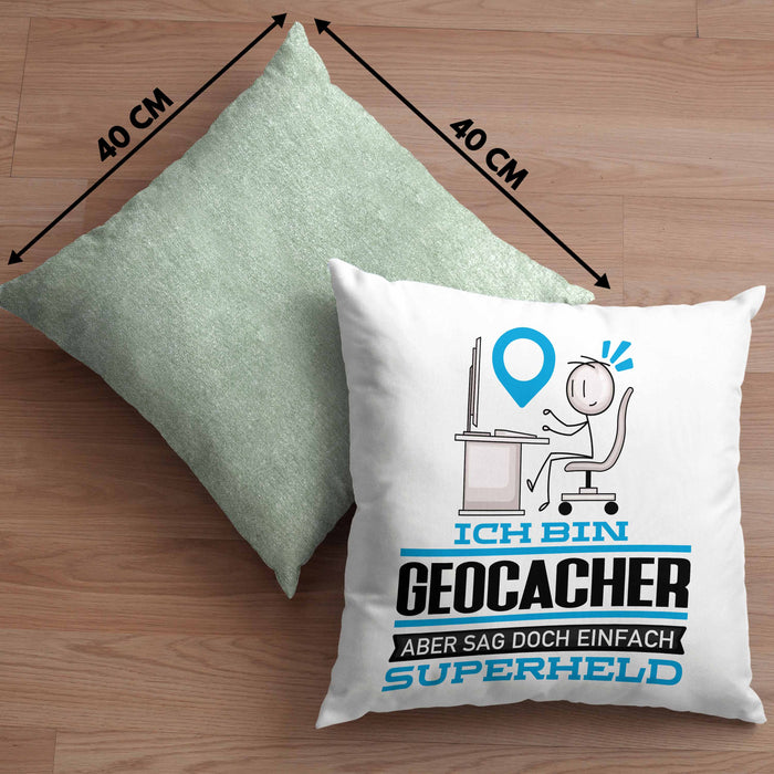 Geocacher Geschenk Kissen mit Füllung 40x40 Ich Bin Geocacher Aber Sag Doch Einfach Superheld Lustige Geschenkdiee für Geocacher (Grau) Grün Trendation
