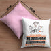 Wildnislehrer Geschenk Kissen mit Füllung 40x40 Ich Bin Wildnislehrer Aber Sag Doch Einfach Superheld Lustige Geschenkdiee für Wildnislehrer (Grau) Rosa Trendation