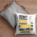 Fußballspieler Geschenk Lustiger Spruch für Fußballspieler Geschenkidee Bester Fußballspieler Der WeltKissen mit Füllung 40x40 (Grau) Grau Trendation