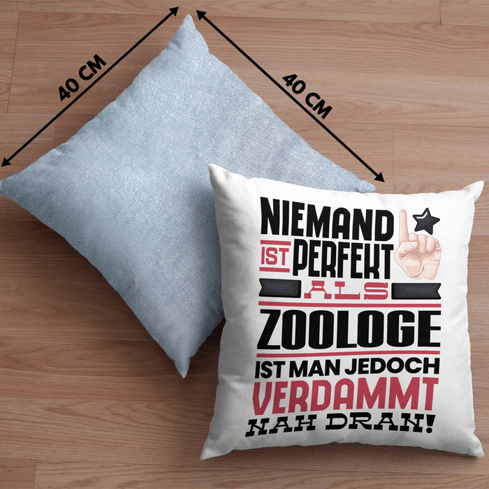 Zoologe Geschenk Kissen mit Füllung 40x40 Lustige Geschenkidee für Zoologe Geburtstag Niemand Ist Perfekt Aber Als Zoologe Ist Man Nah Dran (Grau) Blau Trendation