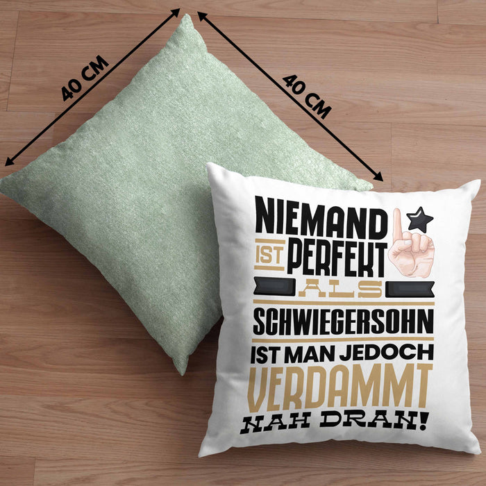 Schwiegersohn Geschenk Kissen mit Füllung 40x40 Lustige Geschenkidee für Schwiegersohn Geburtstag Niemand Ist Perfekt Aber Als Schwiegersohn Ist Man Nah Dran (Grau) Grün Trendation