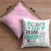 Neffe Kissen mit Füllung 40x40 Geschenk So Sieht Ein RIchtig Cooler Neffe Aus Geschenkidee Lustiger Spruch Geburtstag (Grau) Rosa Trendation