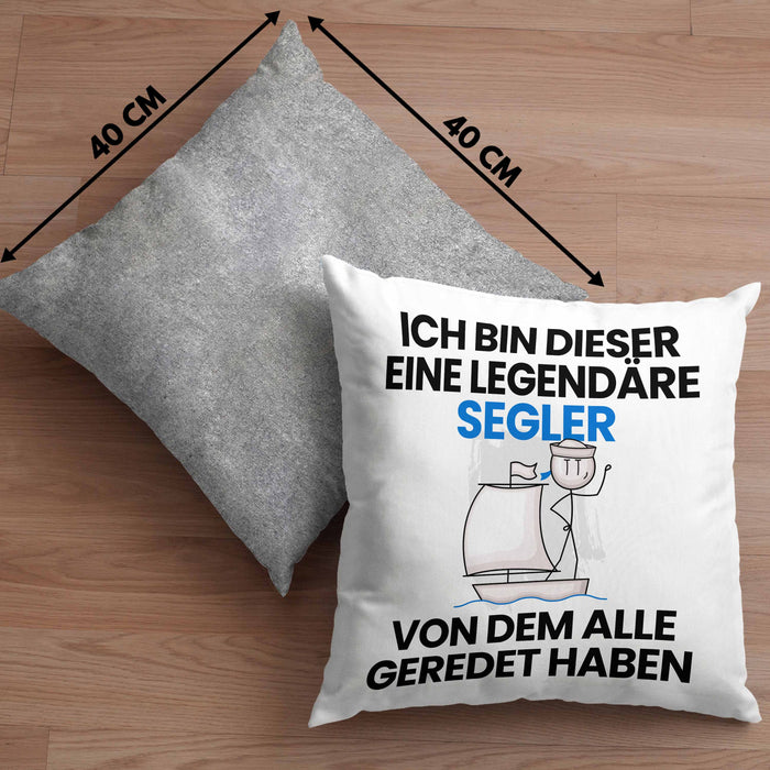 Segler Geschenk Kissen mit Füllung 40x40 Lustige Geschenkidee Geburtstag für Segler Ich Bin Dieser Legendäre Segler Von Dem Alle Geredet Haben (Grau) Grau Trendation