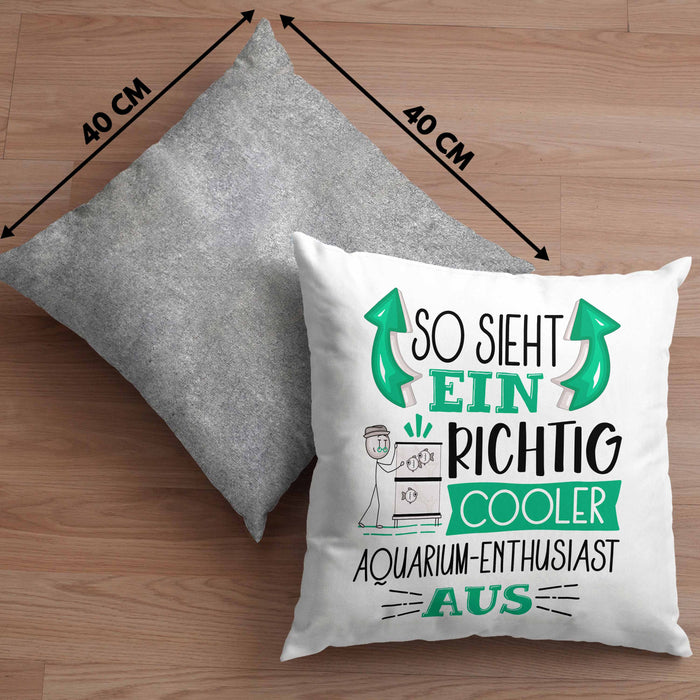 Aquarium-Enthusiast Kissen mit Füllung 40x40 So Sieht Ein Richtig Cooler Aquarium-Enthusiast Aus Geschenk Lustiger Spruch Geschenkidee (Grau) Grau Trendation