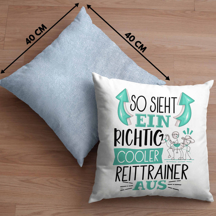 Reittrainer Kissen mit Füllung 40x40 So Sieht Ein Richtig Cooler Reittrainer Aus Geschenk Lustiger Spruch Geschenkidee (Grau) Blau Trendation