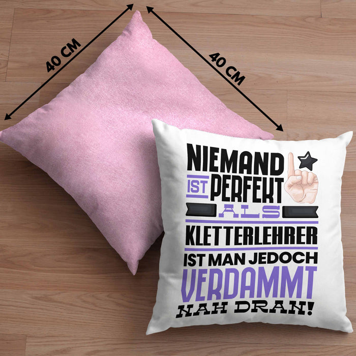 Kletterlehrer Geschenk Kissen mit Füllung 40x40 Lustige Geschenkidee für Kletterlehrer Geburtstag Niemand Ist Perfekt Aber Als Kletterlehrer Ist Man Nah Dran (Grau) Rosa Trendation