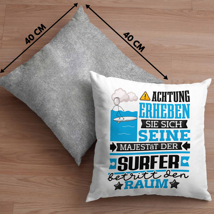 Surfer Geschenk Kissen mit Füllung 40x40 Lustiger Spruch Erheben Sie Sich Der Surfer Betritt den Raum (Grau) Grau Trendation