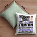 Filmfan Geschenk Kissen mit Füllung 40x40 Lustige Geschenkidee für Filmfan Geburtstag Niemand Ist Perfekt Aber Als Filmfan Ist Man Nah Dran (Grau) Grün Trendation