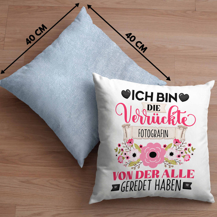 Photografin Kissen mit Füllung 40x40 Geschenk Lustiger Spruch Geschenkidee Ich Bin Die Verrückte Photografin Von Der Alle Geredet Haben (Grau) Blau Trendation