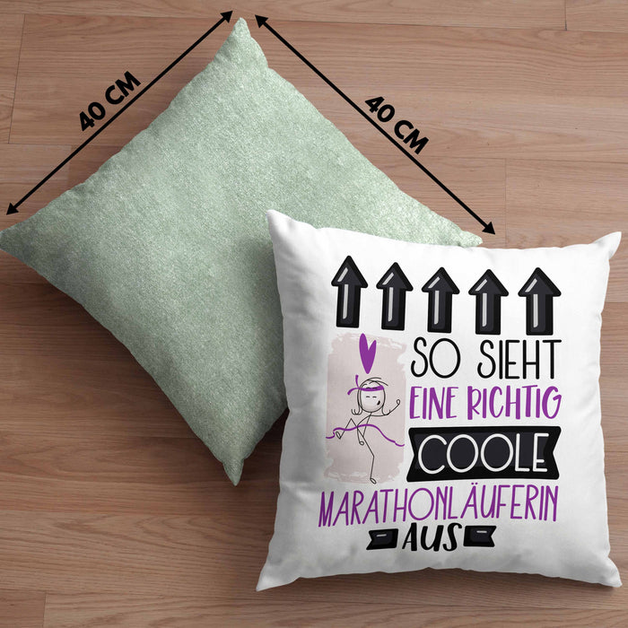 Marathonläuferin Geschenk Kissen mit Füllung 40x40 Lustig Geschenkidee für Marathonläuferin Geburtstag So Sieht Eine Richtig Coole Marathonläuferin Aus Frauen Spruch (Grau) Grün Trendation