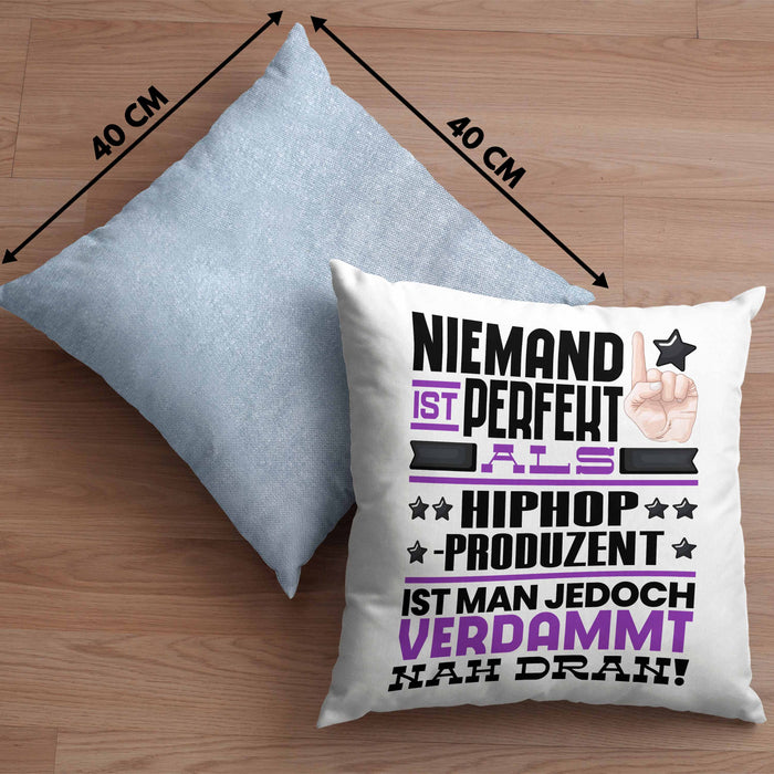 Hiphop-Produzent Geschenk Kissen mit Füllung 40x40 Lustige Geschenkidee für Hiphop-Produzent Geburtstag Niemand Ist Perfekt Aber Als Hiphop-Produzent Ist Man Nah Dran (Grau) Blau Trendation