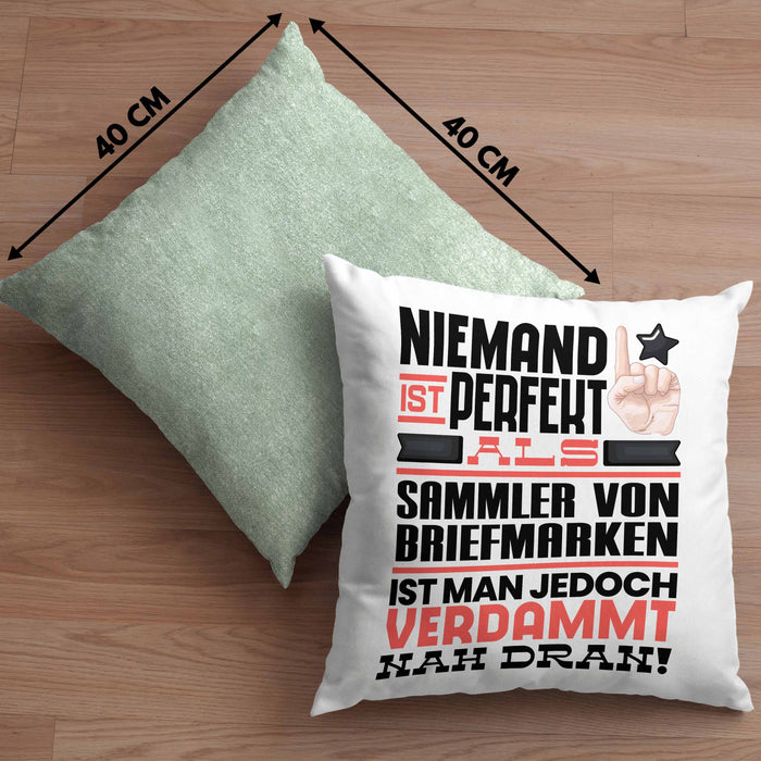 Sammler von Briefmarken Geschenk Kissen mit Füllung 40x40 Lustige Geschenkidee für Sammler von Briefmarken Geburtstag Niemand Ist Perfekt Aber Als Sammler von Briefmarken Ist Man Nah Dran (Grau) Grün Trendation