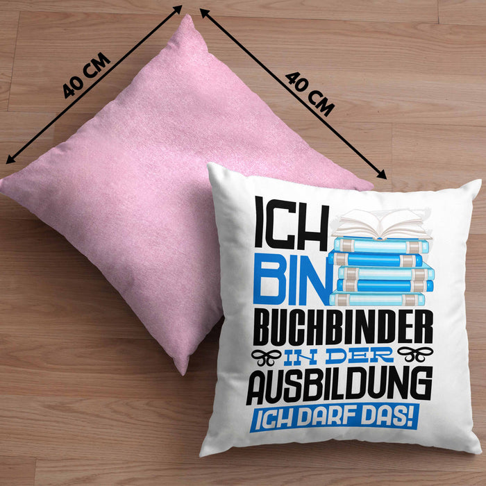 Buchbinder Ausbildung Kissen mit Füllung 40x40 Geschenk Ich Bin Buchbinder In Der Ausbildung Ich Darf Das Geschenkidee Spruch (Grau) Rosa Trendation