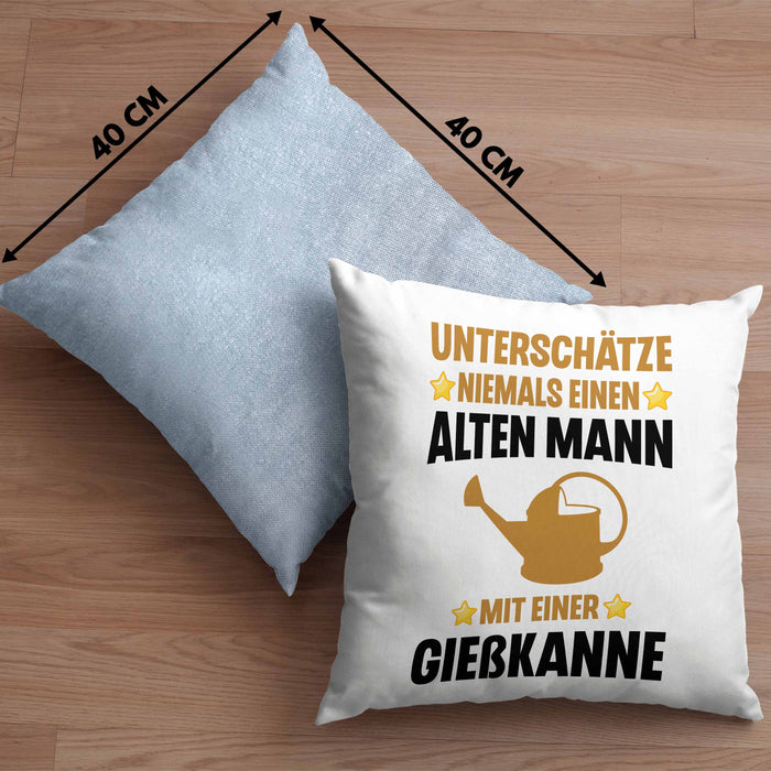 Alter Mann Gärtner Kissen mit Füllung 40x40 mit Spruch Garten Hobbygärtner Geschenk Lustig (Grau) Blau Trendation