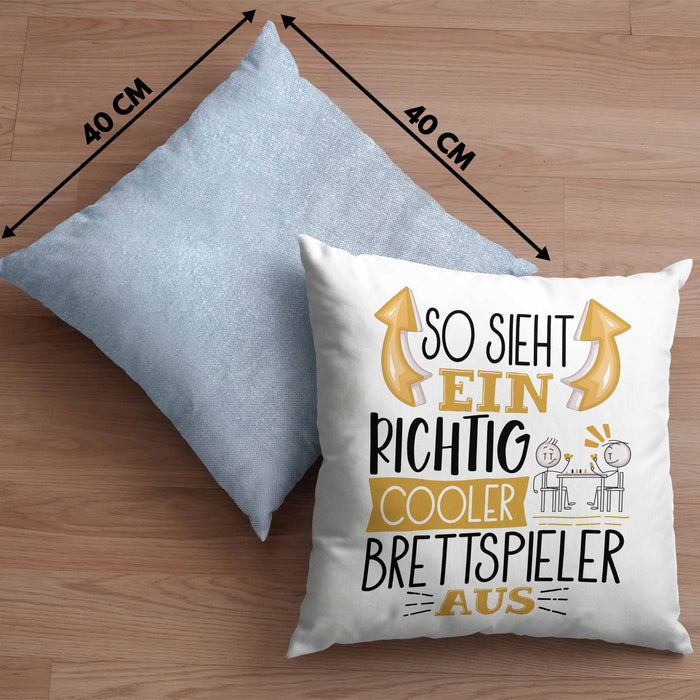 So Sieht Ein Richtig Cooler Brettspieler Aus Geschenk Kissen mit Füllung 40x40 Lustiger Spruch Geschenkidee (Grau) Blau Trendation