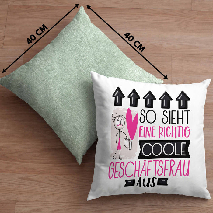 Geschäftsfrau Geschenk Kissen mit Füllung 40x40 Lustig Geschenkidee für Geschäftsfrau Geburtstag So Sieht Eine Richtig Coole Geschäftsfrau Aus Frauen Spruch (Grau) Grün Trendation