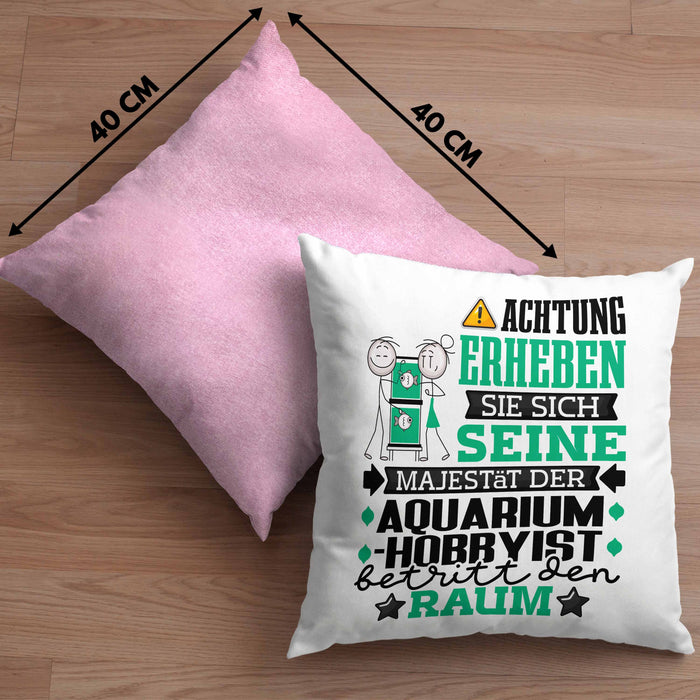 Aquarium-Hobbyist Geschenk Kissen mit Füllung 40x40 Lustiger Spruch Erheben Sie Sich Der Aquarium-Hobbyist Betritt den Raum (Grau) Rosa Trendation