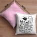 Praktikant Kissen mit Füllung 40x40 Geschenk Für Praktikanten Geschenkidee Alles Ist Gut Denn Jetzt Ist Der Praktikant Da (Grau) Rosa Trendation