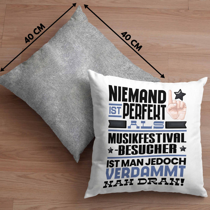 Musikfestival-Besucher Geschenk Kissen mit Füllung 40x40 Lustige Geschenkidee für Musikfestival-Besucher Geburtstag Niemand Ist Perfekt Aber Als Musikfestival-Besucher Ist Man Nah Dran (Grau) Grau Trendation