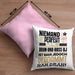 Drum-and-Bass-DJ Geschenk Kissen mit Füllung 40x40 Lustige Geschenkidee für Drum-and-Bass-DJ Geburtstag Niemand Ist Perfekt Aber Als Drum-and-Bass-DJ Ist Man Nah Dran (Grau) Rosa Trendation