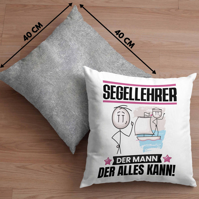 Segellehrer Kissen mit Füllung 40x40 Geschenk für Segellehrer Der Mann Der Alles Kann Geschenkidee zum Geburtstag (Grau) Grau Trendation