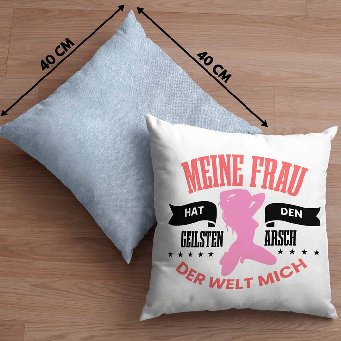 Lustige Kissen mit Füllung 40x40 "Meine Frau Hat Den Geilsten Arsch Der Welt - Mich" Witziges Geschenk für den Partner (Grau) Blau Trendation