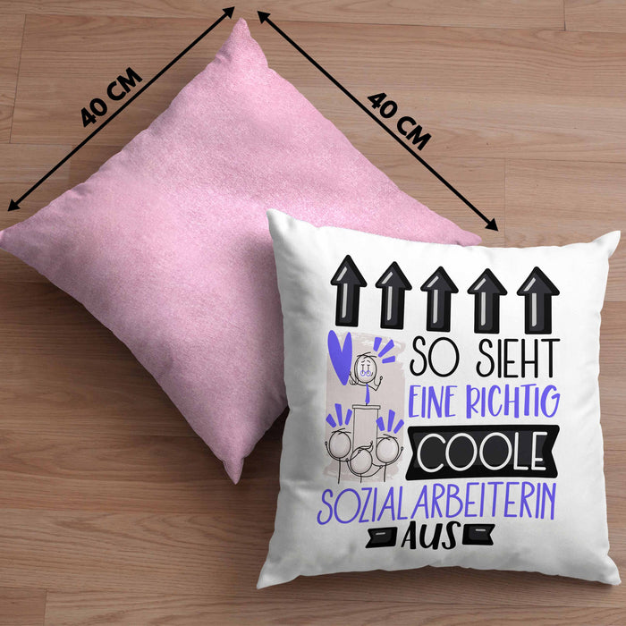 Sozialarbeiterin Geschenk Kissen mit Füllung 40x40 Geschenkidee für Sozialarbeiterin Geburtstag Weihnachten Spruch So Sieht Eine Richtig Coole Sozialarbeiterin Aus (Grau) Rosa Trendation