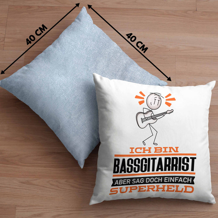 Bassgitarrist Geschenk Kissen mit Füllung 40x40 Ich Bin Bassgitarrist Aber Sag Doch Einfach Superheld Lustige Geschenkdiee für Bassgitarrist (Grau) Blau Trendation