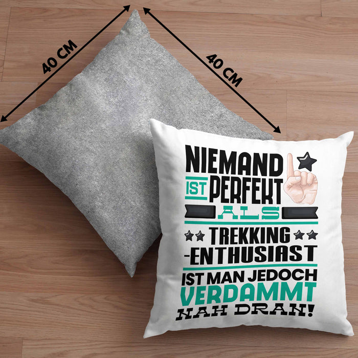 Trekking-Enthusiast Geschenk Kissen mit Füllung 40x40 Lustige Geschenkidee für Trekking-Enthusiast Geburtstag Niemand Ist Perfekt Aber Als Trekking-Enthusiast Ist Man Nah Dran (Grau) Grau Trendation