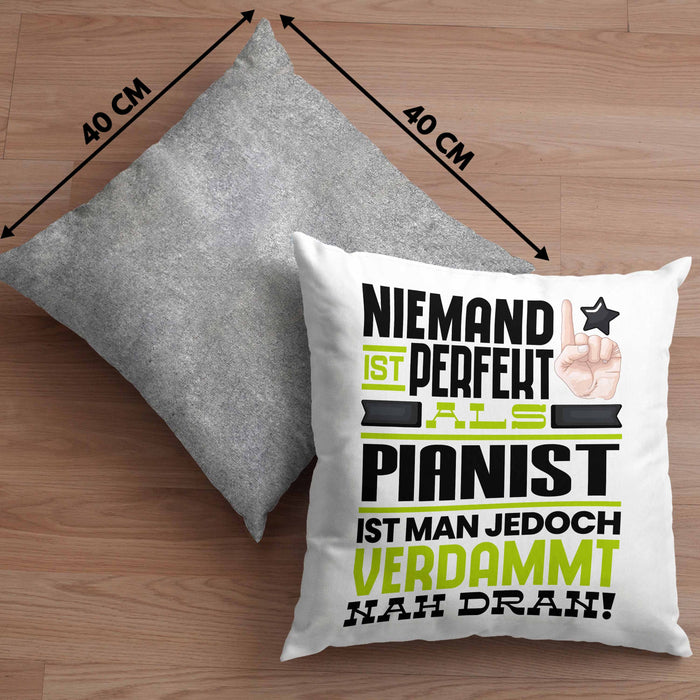 Pianist Geschenk Kissen mit Füllung 40x40 Lustige Geschenkidee für Pianist Geburtstag Niemand Ist Perfekt Aber Als Pianist Ist Man Nah Dran (Grau) Grau Trendation