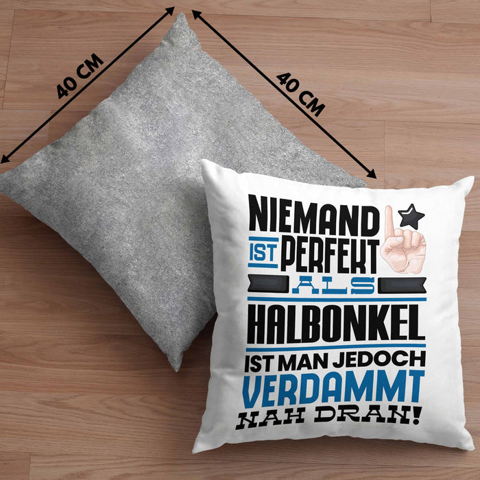 Halbonkel Geschenk Kissen mit Füllung 40x40 Lustige Geschenkidee für Halbonkel Geburtstag Niemand Ist Perfekt Aber Als Halbonkel Ist Man Nah Dran (Grau) Grau Trendation