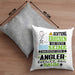 Angler Geschenk Kissen mit Füllung 40x40 Lustiger Spruch Erheben Sie Sich Der Angler Betritt den Raum (Grau) Grau Trendation