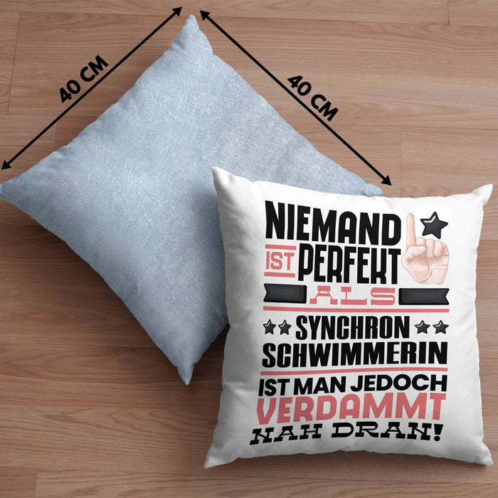 Synchronschwimmerin Geschenk Kissen mit Füllung 40x40 Lustige Geschenkidee für Synchronschwimmerin Geburtstag Niemand Ist Perfekt Aber Als Synchronschwimmerin Ist Man Nah Dran (Grau) Blau Trendation