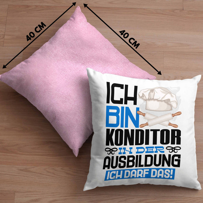 Konditor Ausbildung Kissen mit Füllung 40x40 Geschenk Ich Bin Konditor In Der Ausbildung Ich Darf Das Geschenkidee Spruch (Grau) Rosa Trendation