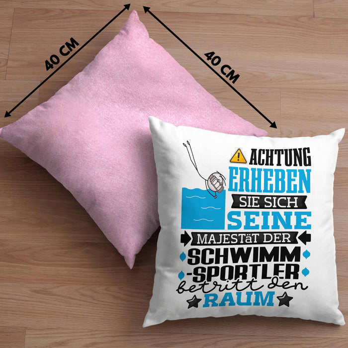 Schwimmsportler Geschenk Kissen mit Füllung 40x40 Lustiger Spruch Erheben Sie Sich Der Schwimmsportler Betritt den Raum (Grau) Rosa Trendation