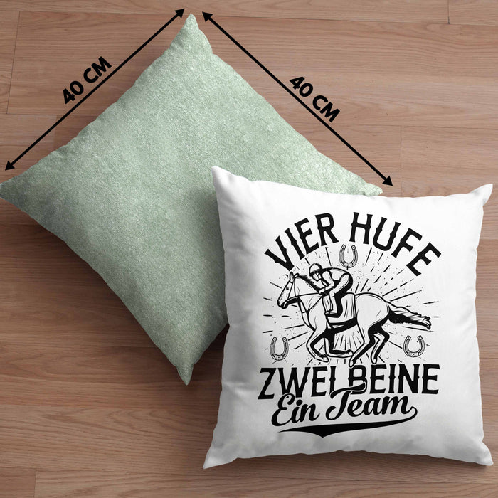 Reiterin Kissen mit Füllung 40x40 Spruch Geschenk Pferde-Liebhaberin Geschenkidee Mädchen Vier Hufe Zwei Beine Ein Team (Grau) Grün Trendation