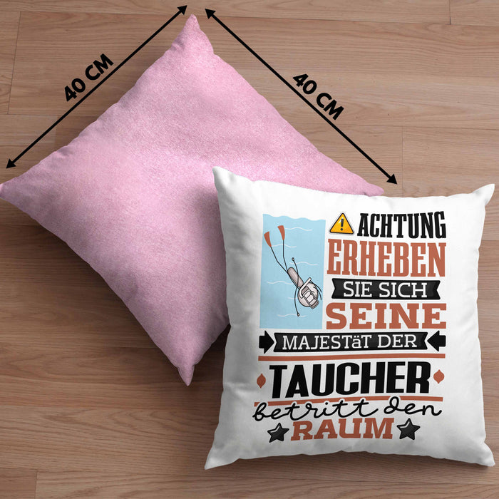 Taucher Geschenk Kissen mit Füllung 40x40 Lustiger Spruch Erheben Sie Sich Der Taucher Betritt den Raum (Grau) Rosa Trendation