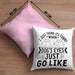 Lustige Hunde Meme Kissen mit Füllung 40x40 Geschenk Spruch Hundeliebhaber Hundebesitzer Geschenkidee When Dogs Eyes Goes Like (Grau) Rosa Trendation