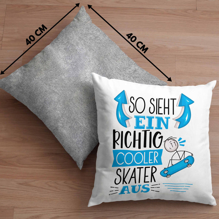Skater Kissen mit Füllung 40x40 Geschenk So Sieht Ein Richtig Cooler Skater Aus Geschenkidee Spruch Lustig (Grau) Grau Trendation