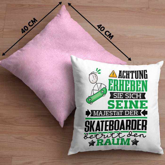 Skateboarder Geschenk Kissen mit Füllung 40x40 Lustiger Spruch Erheben Sie Sich Der Skateboarder Betritt den Raum (Grau) Rosa Trendation