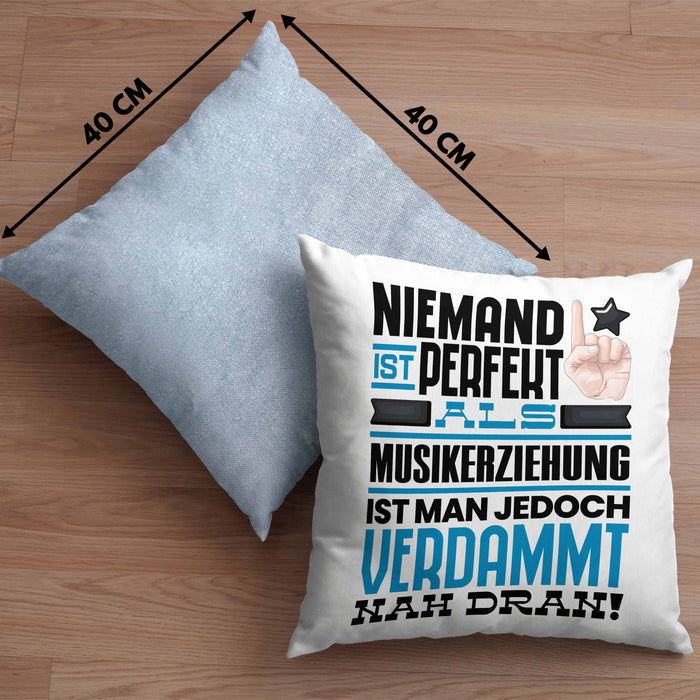 Musikerziehung Geschenk Kissen mit Füllung 40x40 Lustige Geschenkidee für Musikerziehung Geburtstag Niemand Ist Perfekt Aber Als Musikerziehung Ist Man Nah Dran (Grau) Blau Trendation